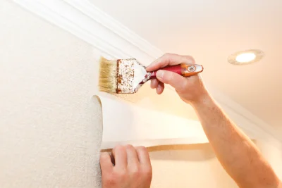 Pose de papier peint à Cropus — revêtements muraux et toiles de verre